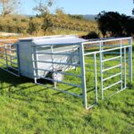 Comedouro seletivo para vitelos rebocável com parque duplo